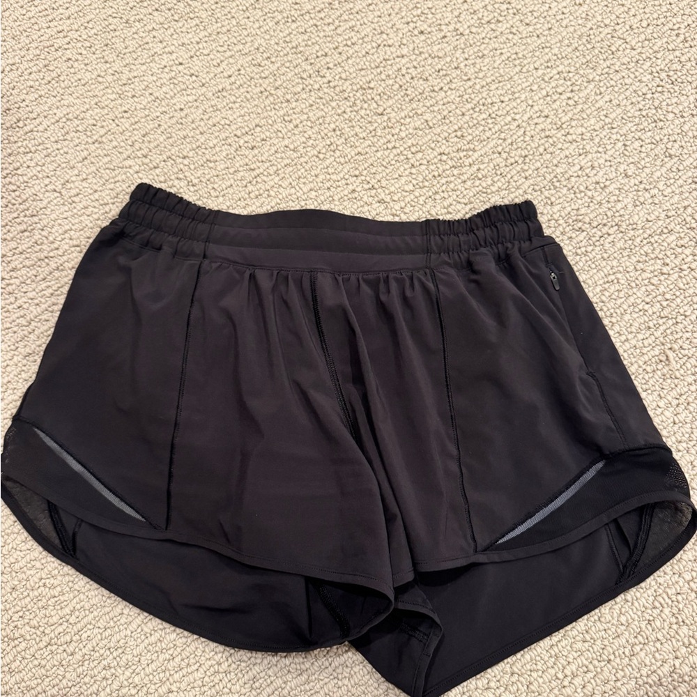 Lululemon 4 in Hotty Hots - great condition!